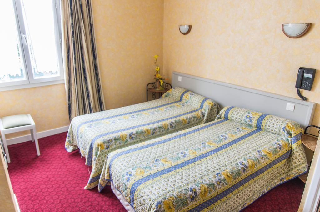 Hotel De La Gare Dol-de-Bretagne Buitenkant foto