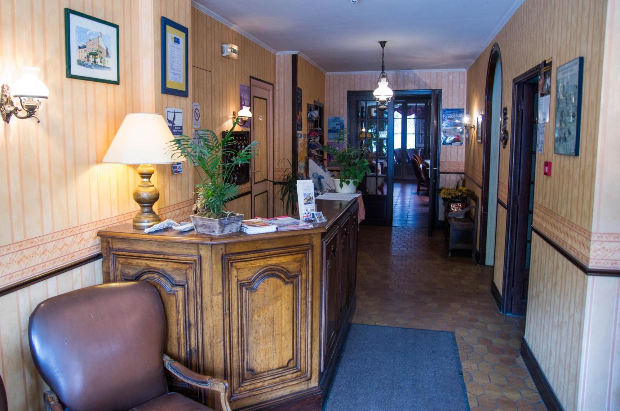 Hotel De La Gare Dol-de-Bretagne Buitenkant foto
