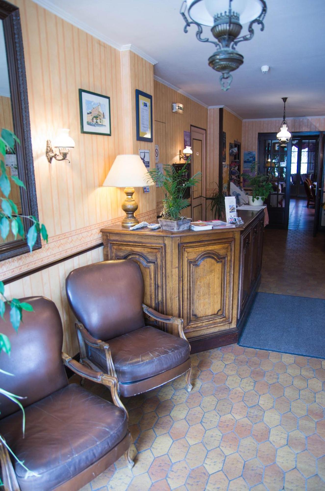 Hotel De La Gare Dol-de-Bretagne Buitenkant foto