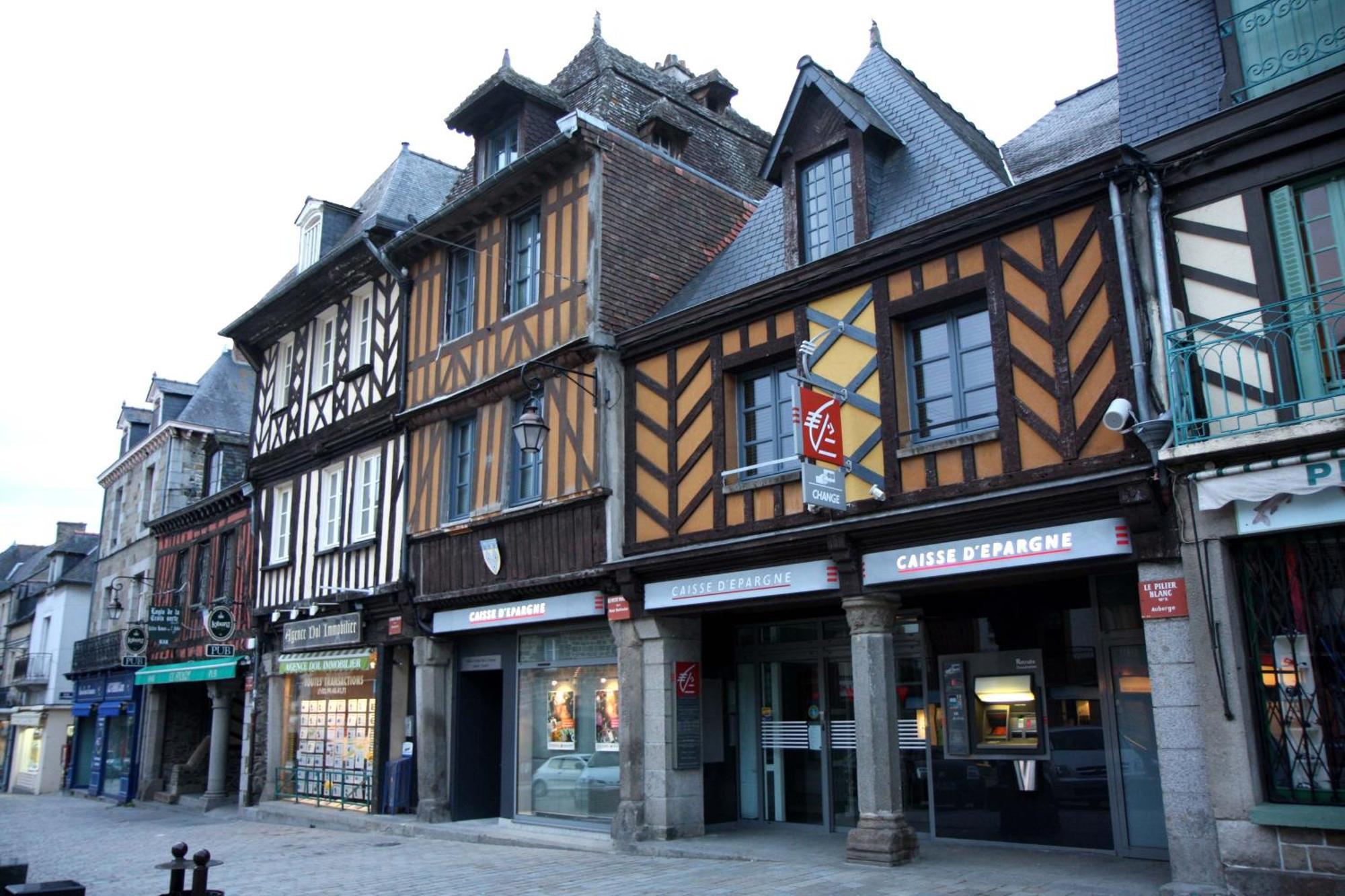 Hotel De La Gare Dol-de-Bretagne Buitenkant foto