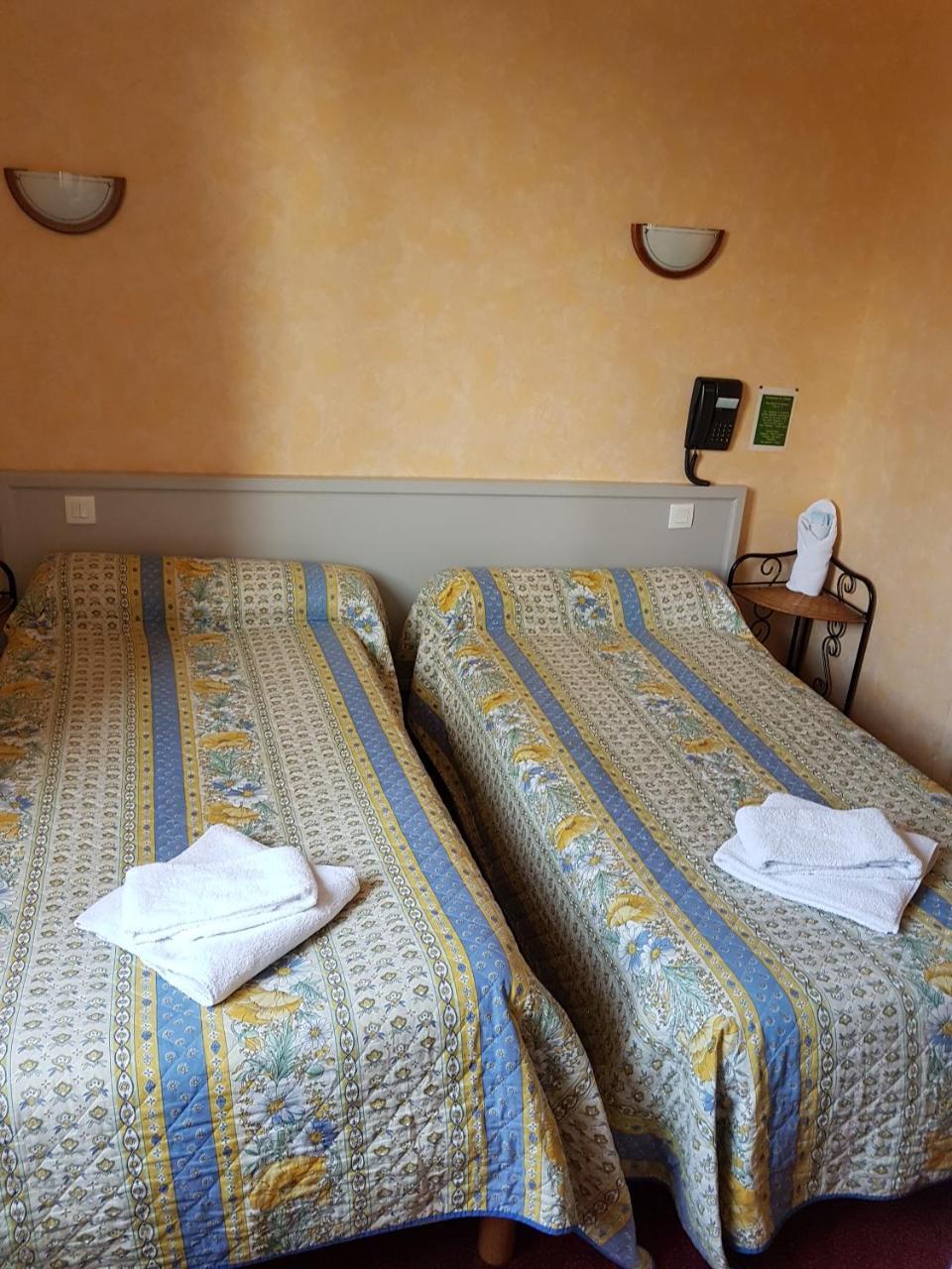 Hotel De La Gare Dol-de-Bretagne Buitenkant foto