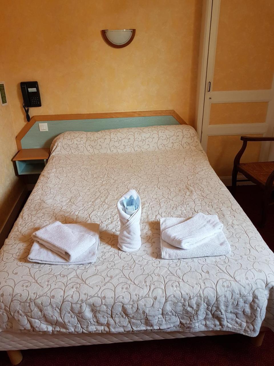 Hotel De La Gare Dol-de-Bretagne Buitenkant foto