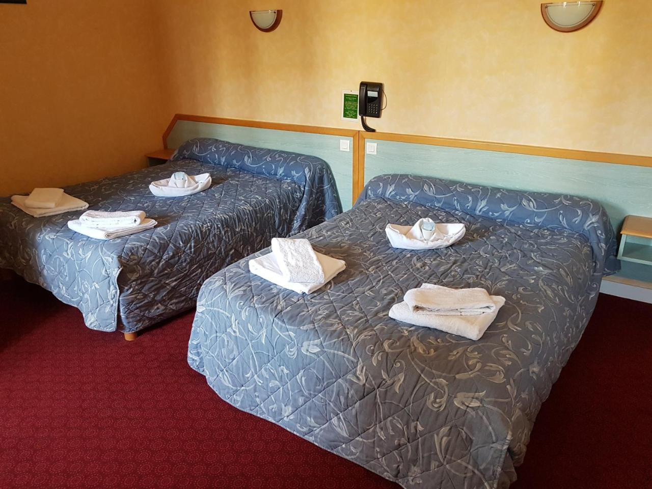 Hotel De La Gare Dol-de-Bretagne Buitenkant foto