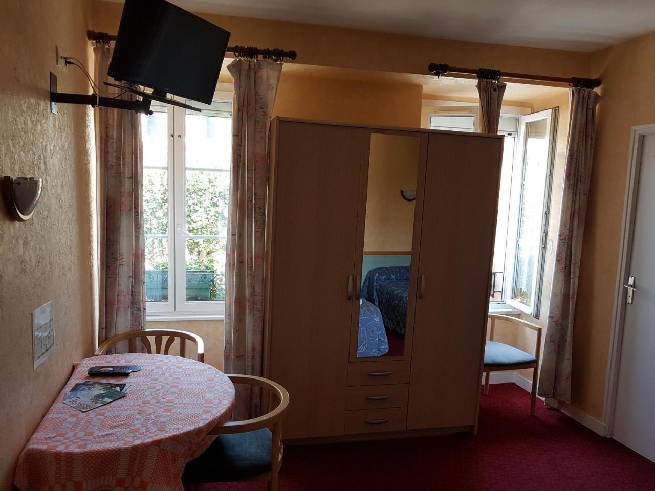 Hotel De La Gare Dol-de-Bretagne Buitenkant foto