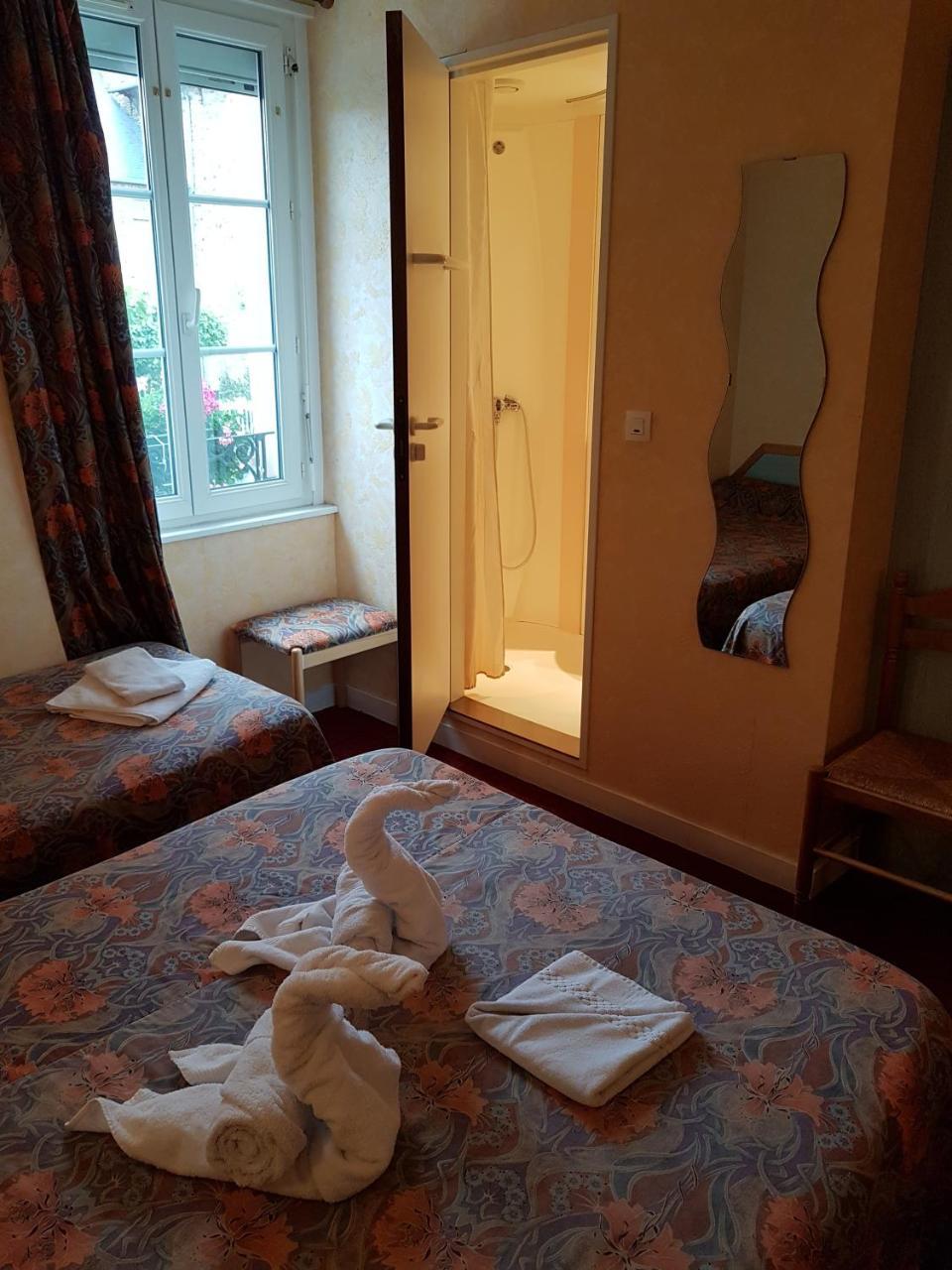 Hotel De La Gare Dol-de-Bretagne Buitenkant foto