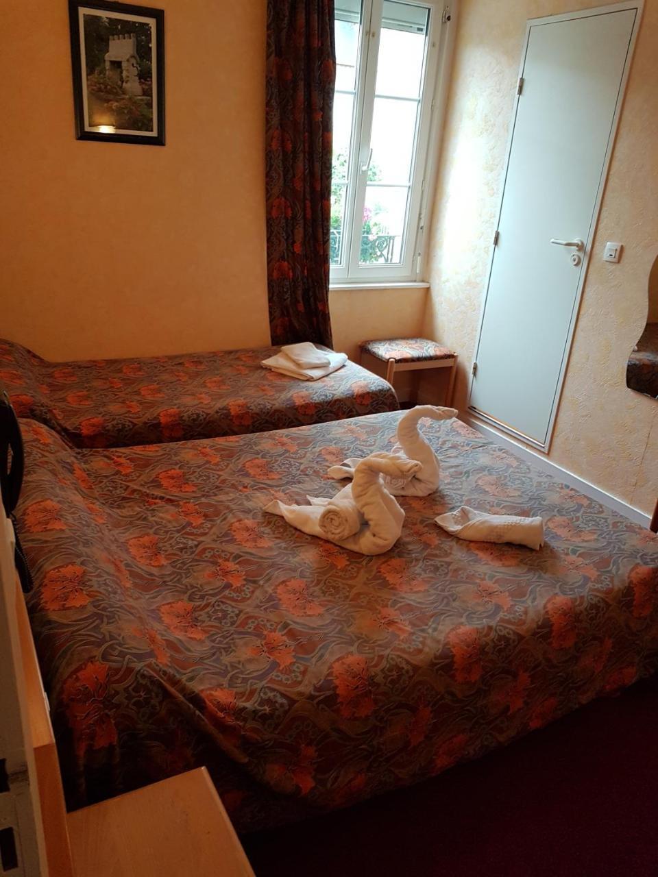 Hotel De La Gare Dol-de-Bretagne Buitenkant foto